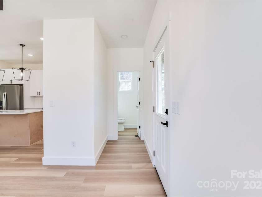 7 Jetts Ridge Drive, Swannanoa, NC 28778.  MLS# CAR4222038, YatesRealty ID 13487. Half bath is located just off the kitchen for guest and convience.