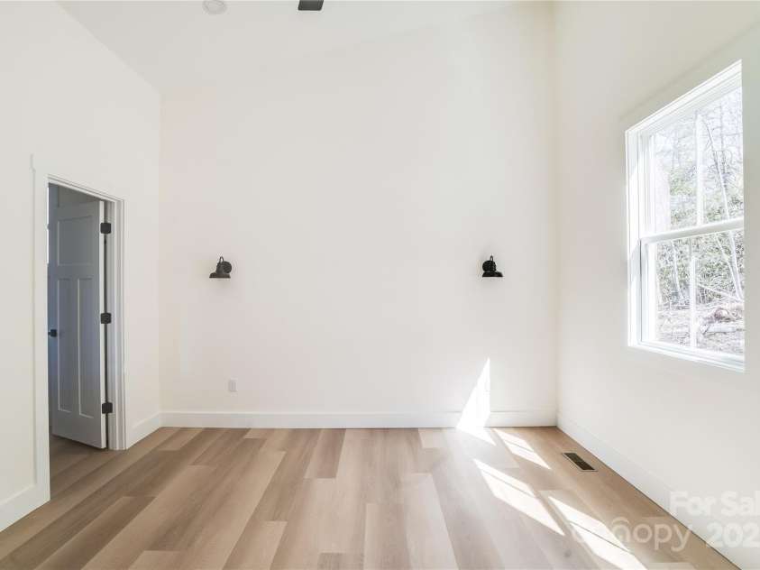 7 Jetts Ridge Drive, Swannanoa, NC 28778.  MLS# CAR4222038, YatesRealty ID 13487. Natural light fills the room in the afternoon.