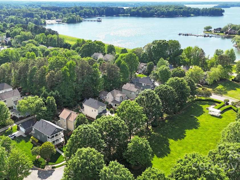 7814 Knox Ridge Road, Huntersville, NC 28078.  MLS# CAR4252077, YatesRealty ID 13488. Half a mile to the lake!