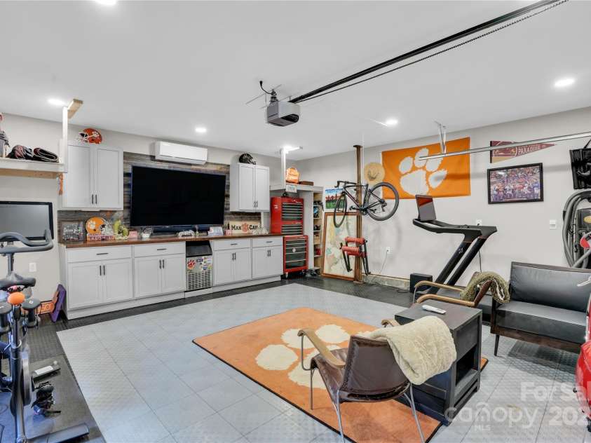 7814 Knox Ridge Road, Huntersville, NC 28078.  MLS# CAR4252077, YatesRealty ID 13488. Renovated garage, perfect for a hangout or workout space!