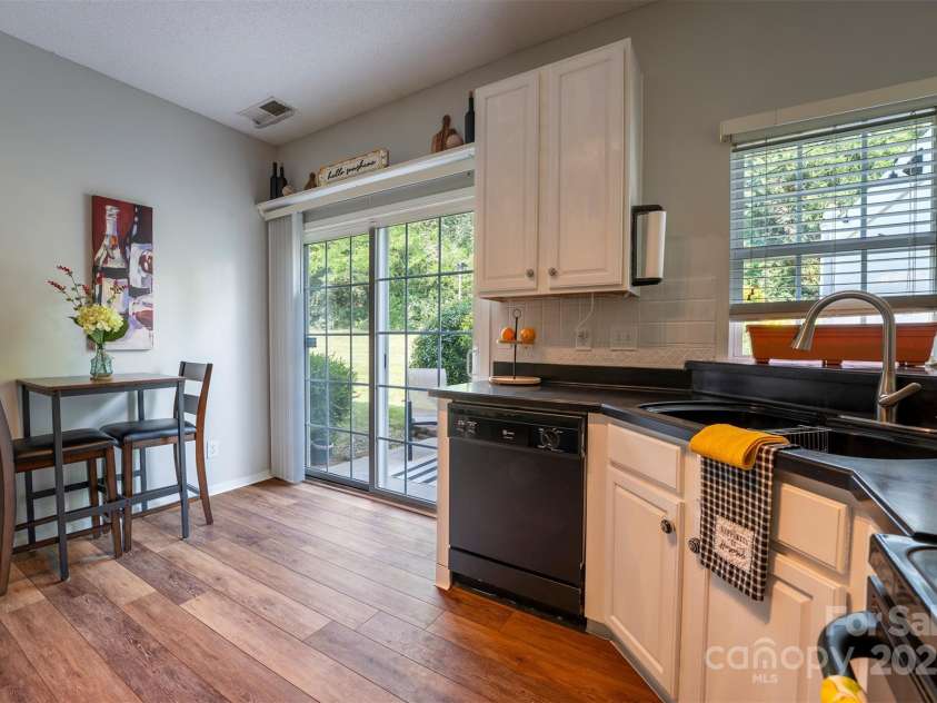 3412 Summerfield Ridge Lane, Matthews, NC 28105.  MLS# CAR4252402, YatesRealty ID 13489. 