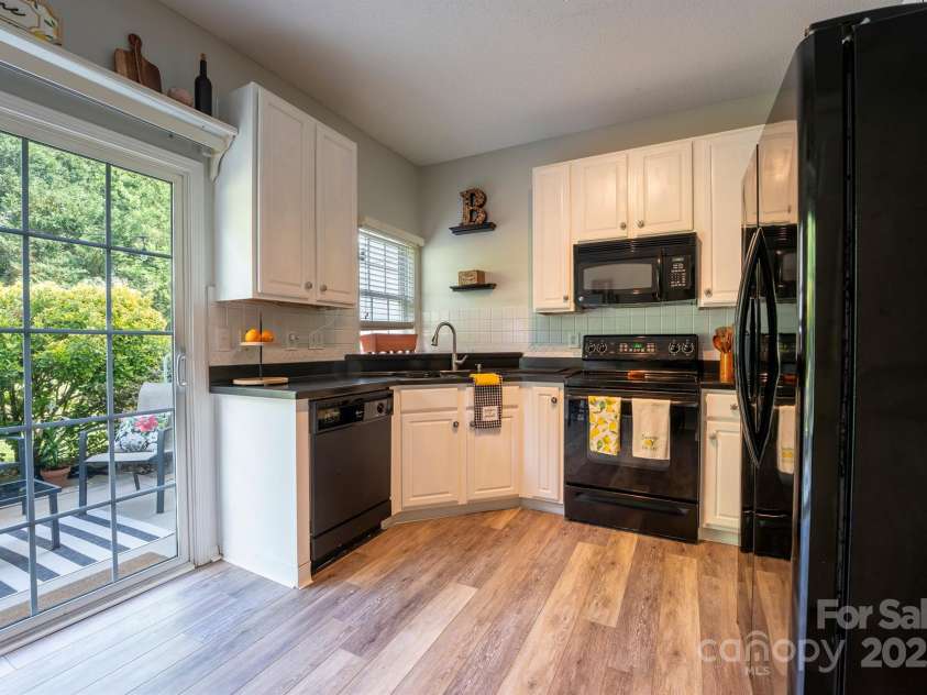 3412 Summerfield Ridge Lane, Matthews, NC 28105.  MLS# CAR4252402, YatesRealty ID 13489. 