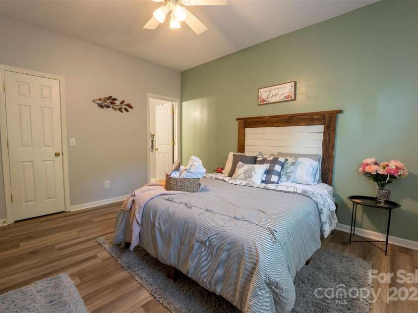 3412 Summerfield Ridge Lane, Matthews, NC 28105.  MLS# CAR4252402, YatesRealty ID 13489. 