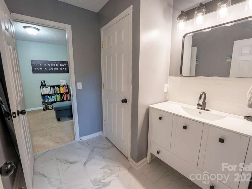 3412 Summerfield Ridge Lane, Matthews, NC 28105.  MLS# CAR4252402, YatesRealty ID 13489. 