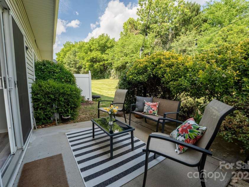 3412 Summerfield Ridge Lane, Matthews, NC 28105.  MLS# CAR4252402, YatesRealty ID 13489. 