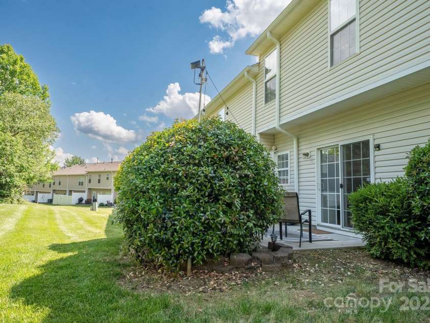 3412 Summerfield Ridge Lane, Matthews, NC 28105.  MLS# CAR4252402, YatesRealty ID 13489. 
