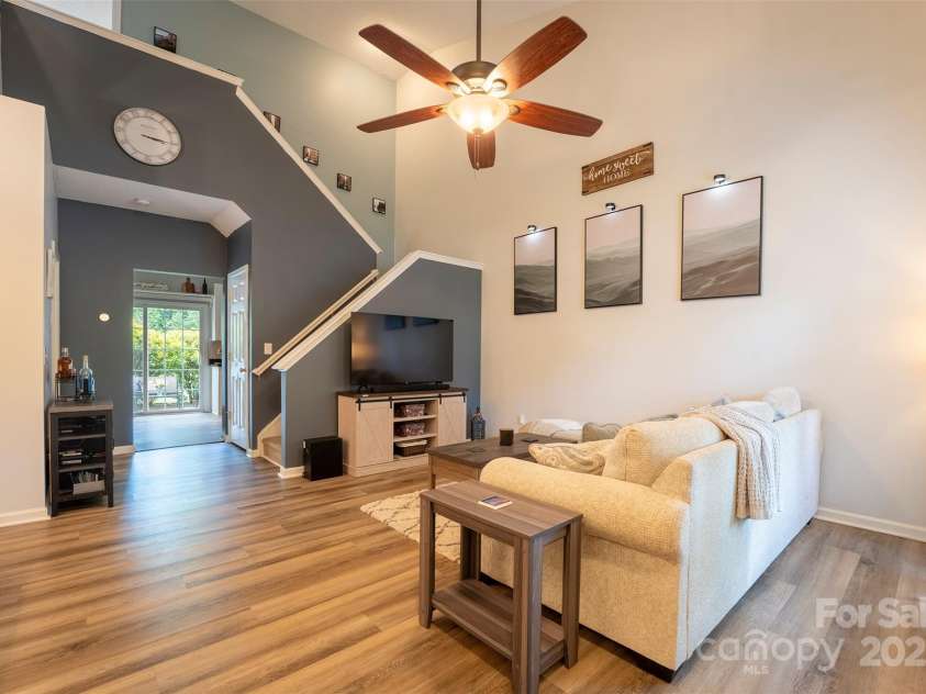 3412 Summerfield Ridge Lane, Matthews, NC 28105.  MLS# CAR4252402, YatesRealty ID 13489. Grand 2-story ceiling with plenty of natural light