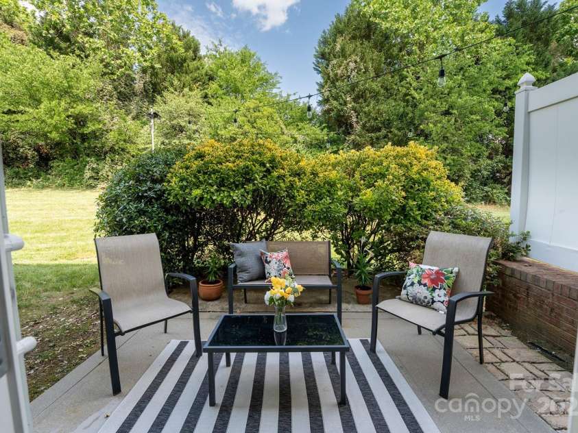 3412 Summerfield Ridge Lane, Matthews, NC 28105.  MLS# CAR4252402, YatesRealty ID 13489. Perfect patio off the kitchen
