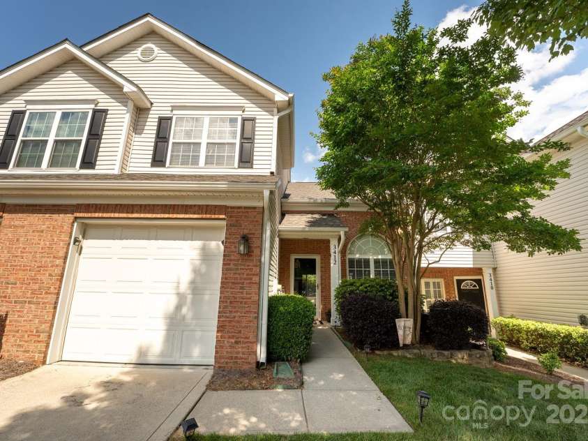 3412 Summerfield Ridge Lane, Matthews, NC 28105.  MLS# CAR4252402, YatesRealty ID 13489. Welcome to 3412 Summerfield Ridge Lane