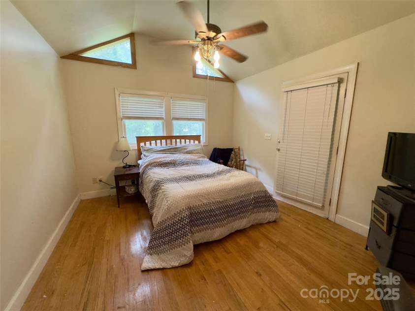 169 Montview Circle, Brevard, NC 28712.  MLS# CAR4276935, YatesRealty ID 1349. Primary Bedroom