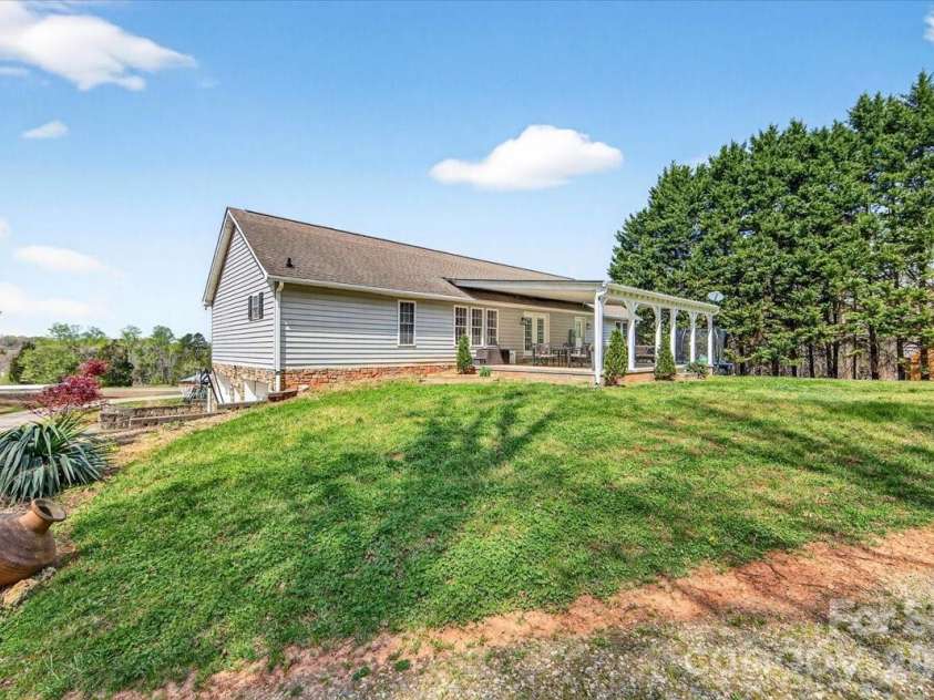 4624 Olivers Cross Road, Maiden, NC 28650.  MLS# CAR4356144, YatesRealty ID 13490. 