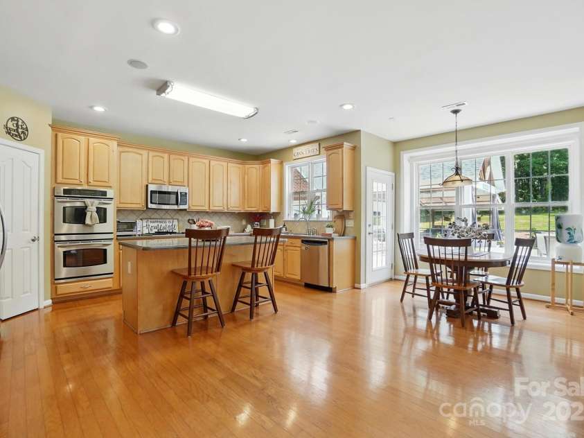 2763 Rivendale Court, Indian Land, SC 29707.  MLS# CAR4257363, YatesRealty ID 13491. Open concept kitchen with breakfast area