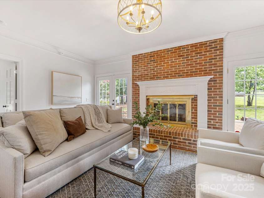 11215 Idlewild Road, Matthews, NC 28105.  MLS# CAR4281881, YatesRealty ID 13492. 