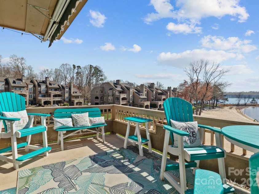 657 Portside Drive, Davidson, NC 28036.  MLS# CAR4294210, YatesRealty ID 13493. 