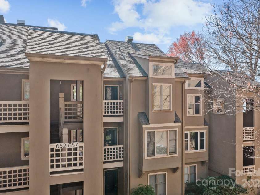 657 Portside Drive, Davidson, NC 28036.  MLS# CAR4294210, YatesRealty ID 13493. 