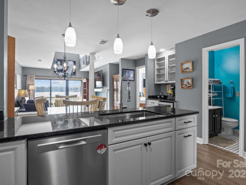 657 Portside Drive, Davidson, NC 28036.  MLS# CAR4294210, YatesRealty ID 13493. 