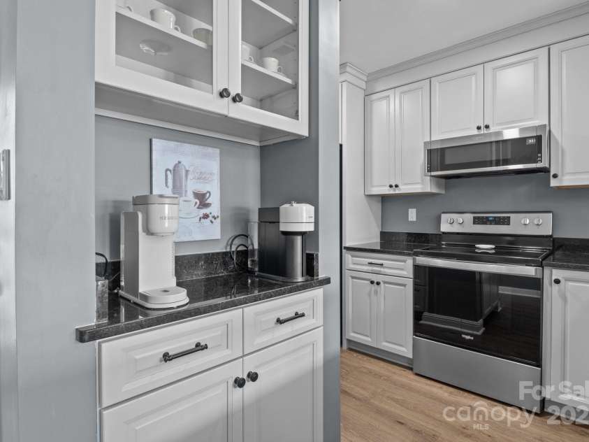 657 Portside Drive, Davidson, NC 28036.  MLS# CAR4294210, YatesRealty ID 13493. 