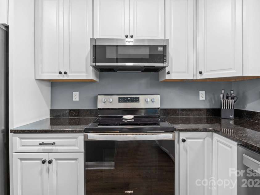 657 Portside Drive, Davidson, NC 28036.  MLS# CAR4294210, YatesRealty ID 13493. 