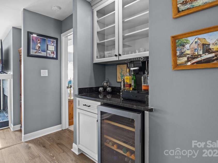 657 Portside Drive, Davidson, NC 28036.  MLS# CAR4294210, YatesRealty ID 13493. 