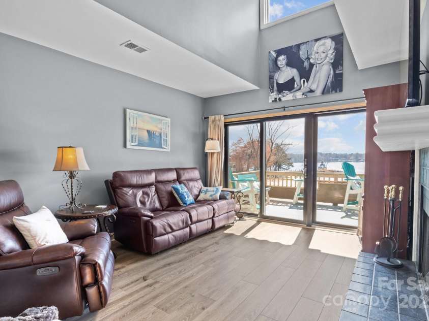 657 Portside Drive, Davidson, NC 28036.  MLS# CAR4294210, YatesRealty ID 13493. 