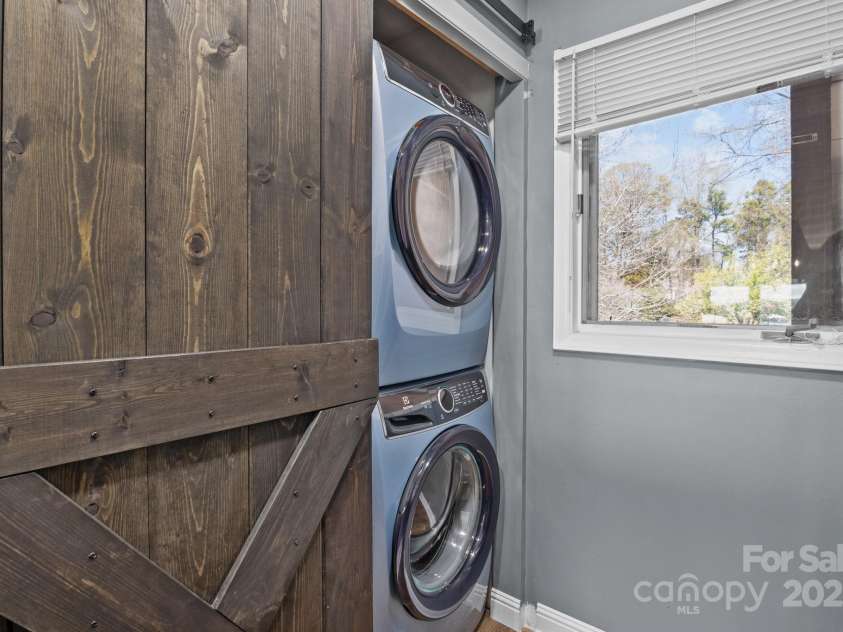 657 Portside Drive, Davidson, NC 28036.  MLS# CAR4294210, YatesRealty ID 13493. 