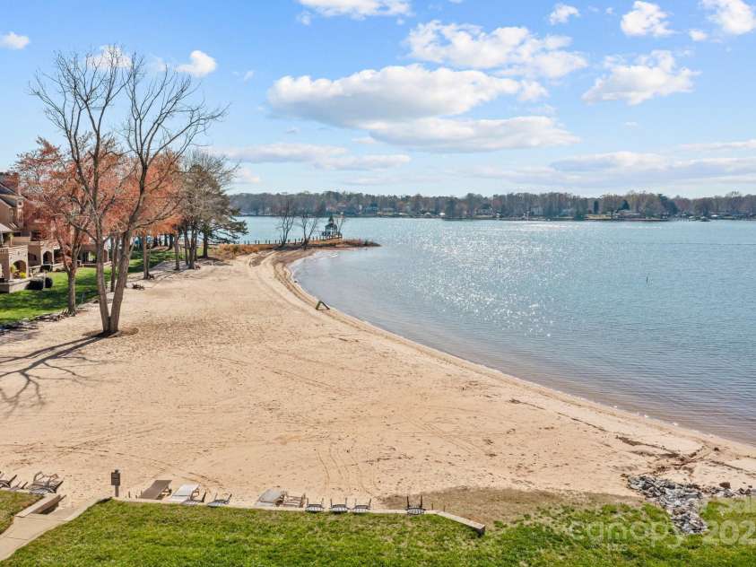 657 Portside Drive, Davidson, NC 28036.  MLS# CAR4294210, YatesRealty ID 13493. 