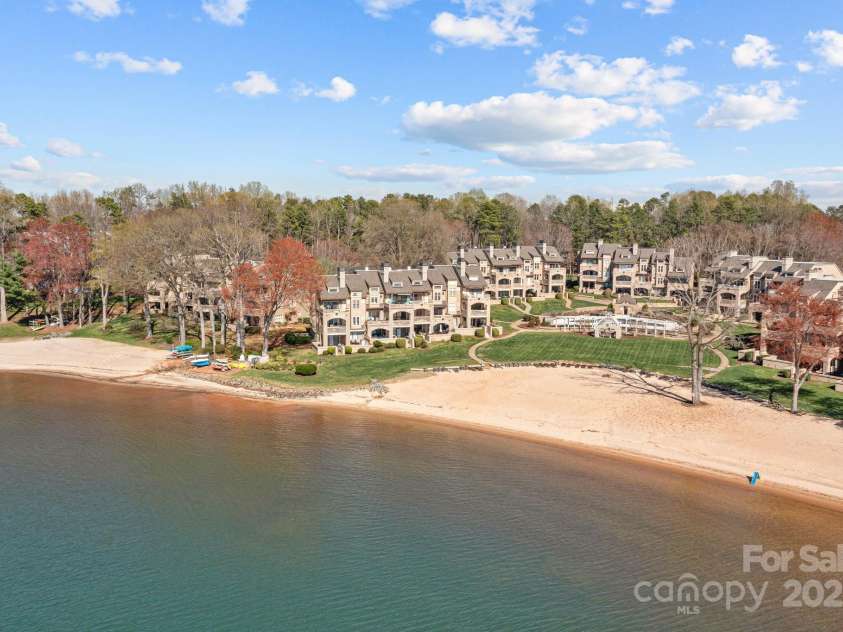 657 Portside Drive, Davidson, NC 28036.  MLS# CAR4294210, YatesRealty ID 13493. 
