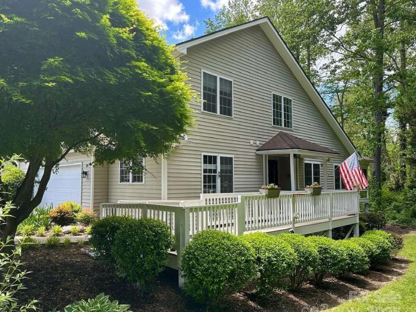 29 Grist Mill Drive, Hendersonville, NC 28739.  MLS# CAR4256586, YatesRealty ID 13494. 