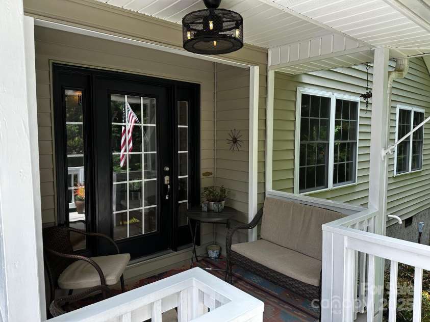 29 Grist Mill Drive, Hendersonville, NC 28739.  MLS# CAR4256586, YatesRealty ID 13494. 