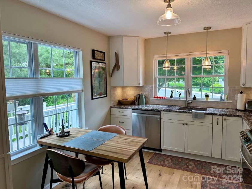 29 Grist Mill Drive, Hendersonville, NC 28739.  MLS# CAR4256586, YatesRealty ID 13494. 