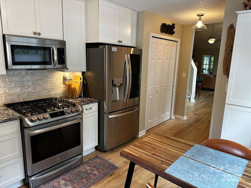 29 Grist Mill Drive, Hendersonville, NC 28739.  MLS# CAR4256586, YatesRealty ID 13494. 