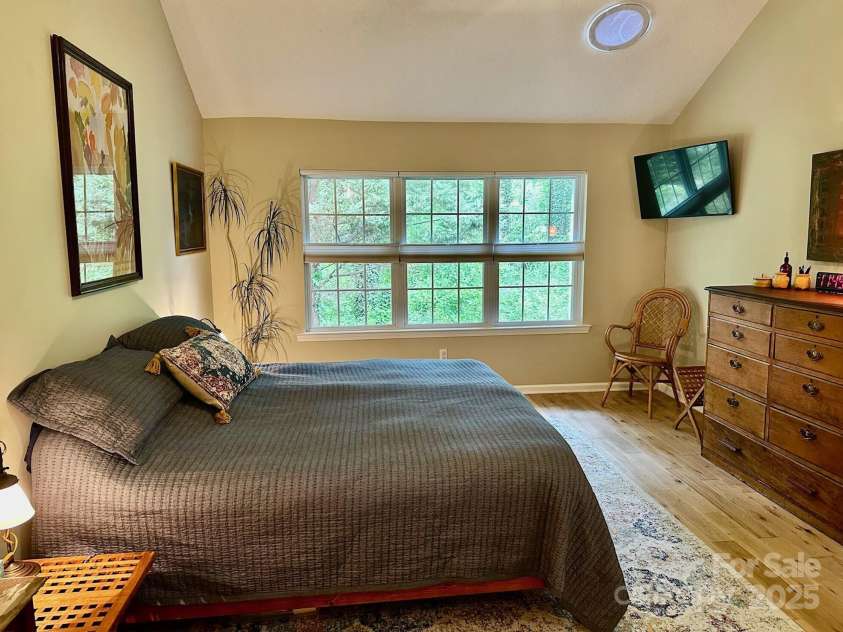 29 Grist Mill Drive, Hendersonville, NC 28739.  MLS# CAR4256586, YatesRealty ID 13494. 