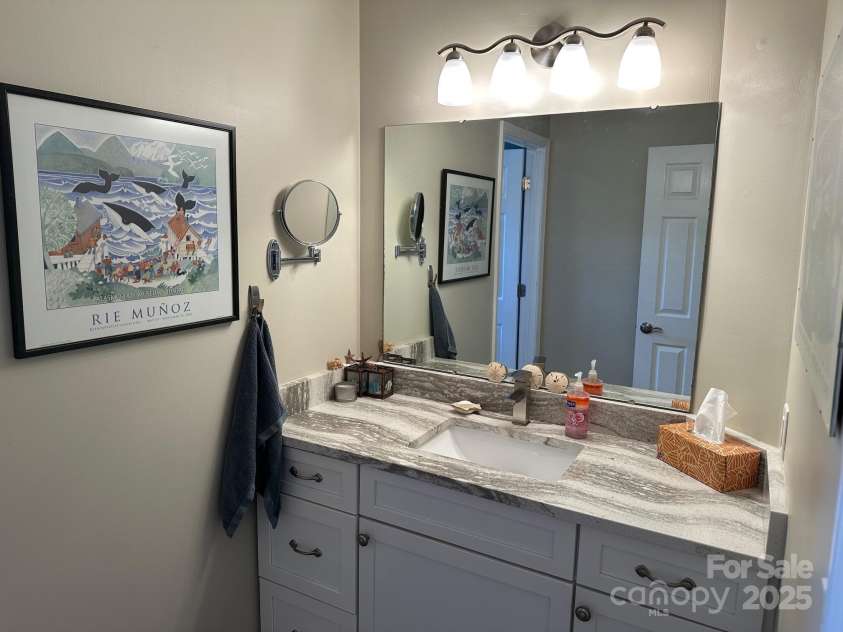 29 Grist Mill Drive, Hendersonville, NC 28739.  MLS# CAR4256586, YatesRealty ID 13494. 