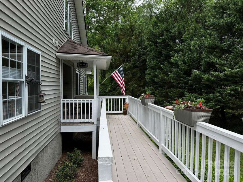 29 Grist Mill Drive, Hendersonville, NC 28739.  MLS# CAR4256586, YatesRealty ID 13494. 