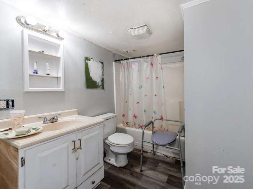 106 Deaver Street, Chester, SC 29706.  MLS# CAR4259374, YatesRealty ID 13495. 