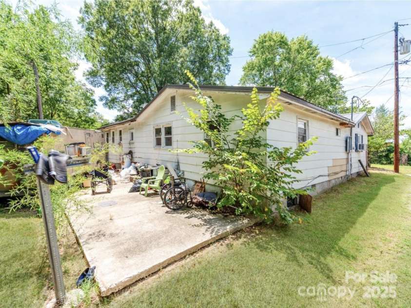 106 Deaver Street, Chester, SC 29706.  MLS# CAR4259374, YatesRealty ID 13495. 