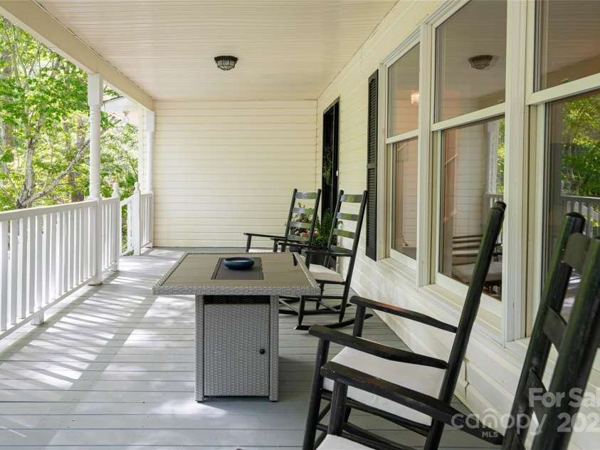 3 Silverstone Drive, Asheville, NC 28805.  MLS# CAR4254609, YatesRealty ID 13496. 