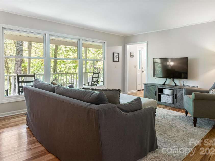 3 Silverstone Drive, Asheville, NC 28805.  MLS# CAR4254609, YatesRealty ID 13496. 