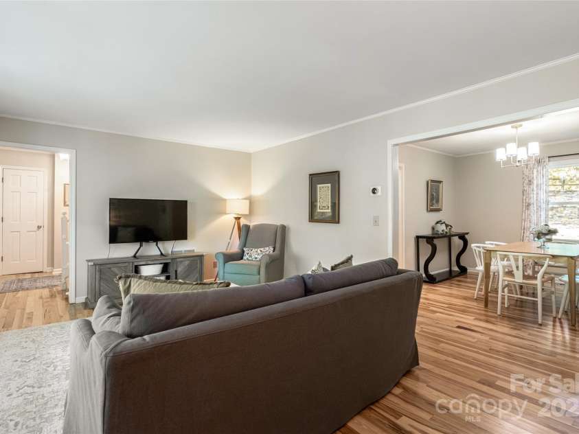 3 Silverstone Drive, Asheville, NC 28805.  MLS# CAR4254609, YatesRealty ID 13496. 