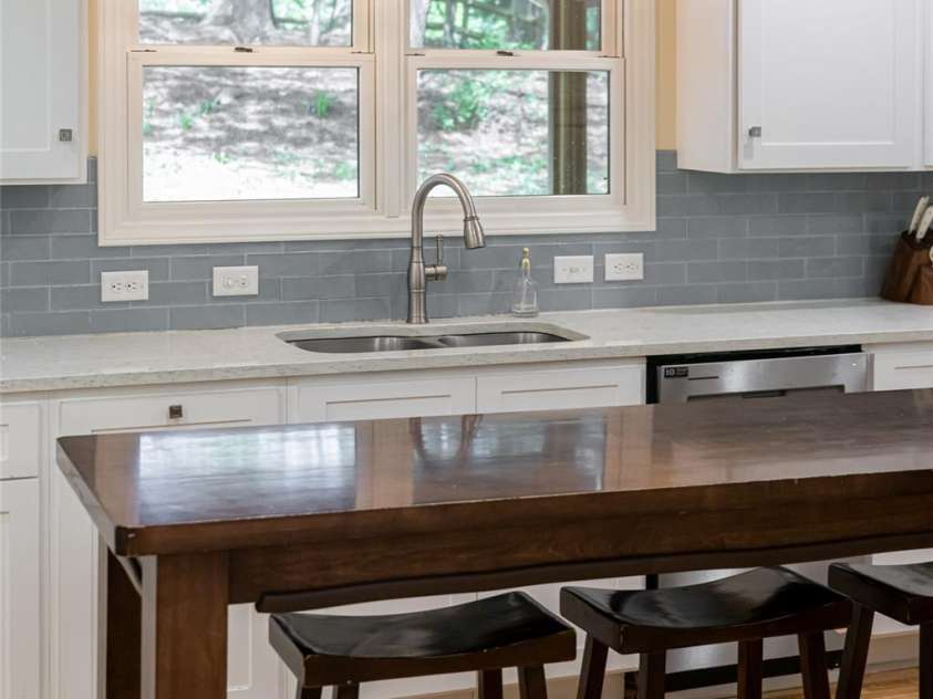 3 Silverstone Drive, Asheville, NC 28805.  MLS# CAR4254609, YatesRealty ID 13496. 