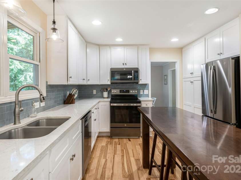 3 Silverstone Drive, Asheville, NC 28805.  MLS# CAR4254609, YatesRealty ID 13496. 