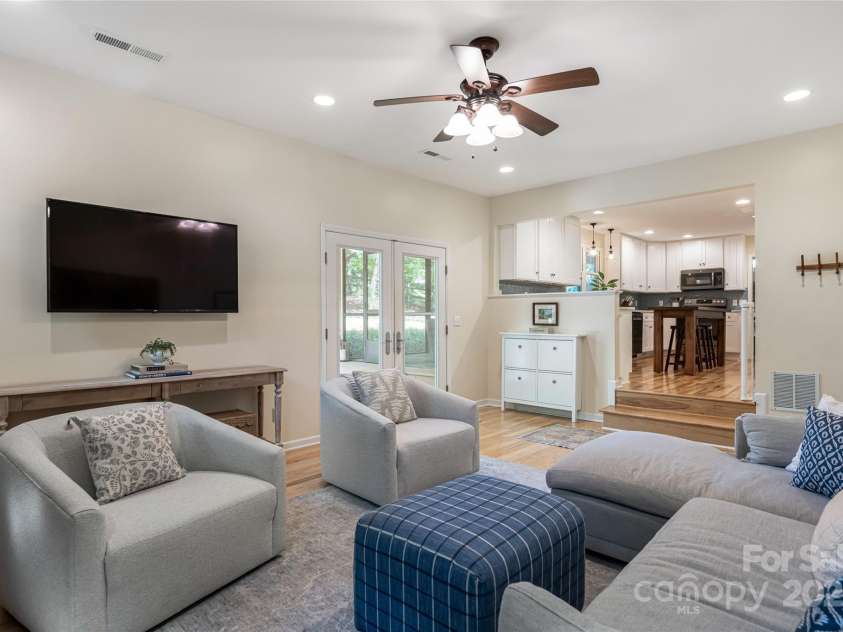 3 Silverstone Drive, Asheville, NC 28805.  MLS# CAR4254609, YatesRealty ID 13496. 