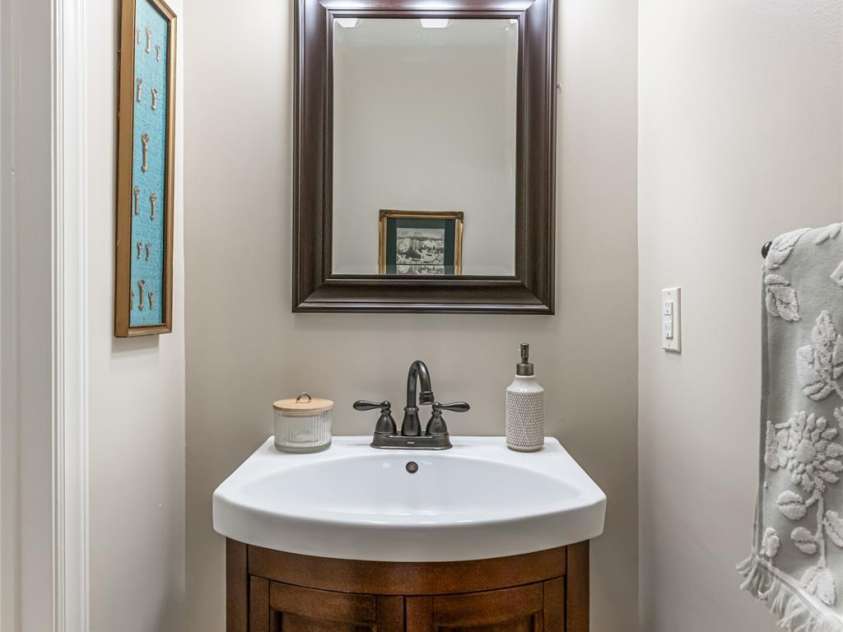 3 Silverstone Drive, Asheville, NC 28805.  MLS# CAR4254609, YatesRealty ID 13496. 