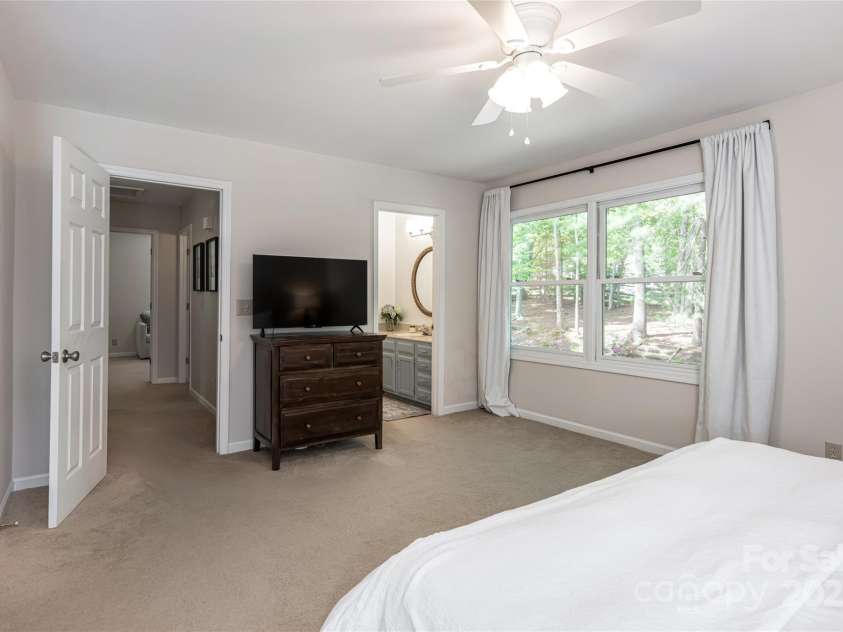 3 Silverstone Drive, Asheville, NC 28805.  MLS# CAR4254609, YatesRealty ID 13496. 