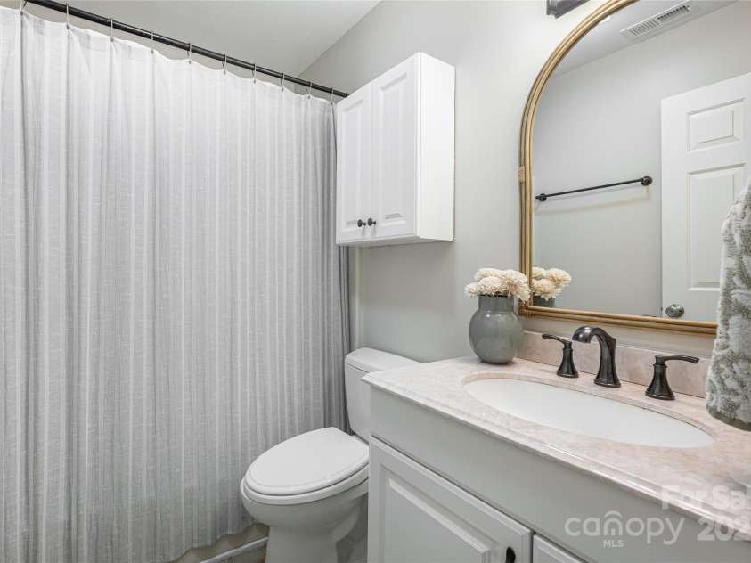 3 Silverstone Drive, Asheville, NC 28805.  MLS# CAR4254609, YatesRealty ID 13496. 