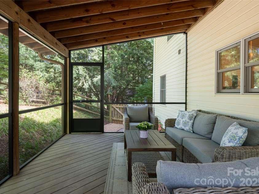 3 Silverstone Drive, Asheville, NC 28805.  MLS# CAR4254609, YatesRealty ID 13496. 