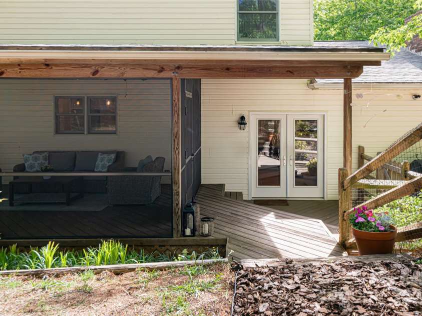 3 Silverstone Drive, Asheville, NC 28805.  MLS# CAR4254609, YatesRealty ID 13496. 