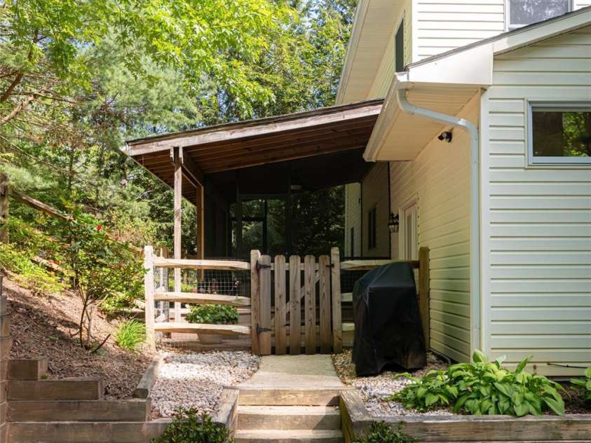 3 Silverstone Drive, Asheville, NC 28805.  MLS# CAR4254609, YatesRealty ID 13496. 