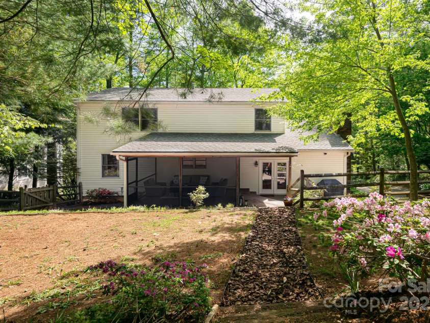 3 Silverstone Drive, Asheville, NC 28805.  MLS# CAR4254609, YatesRealty ID 13496. 