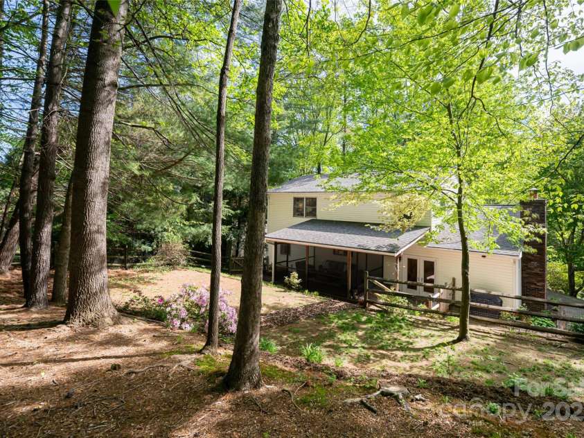 3 Silverstone Drive, Asheville, NC 28805.  MLS# CAR4254609, YatesRealty ID 13496. 